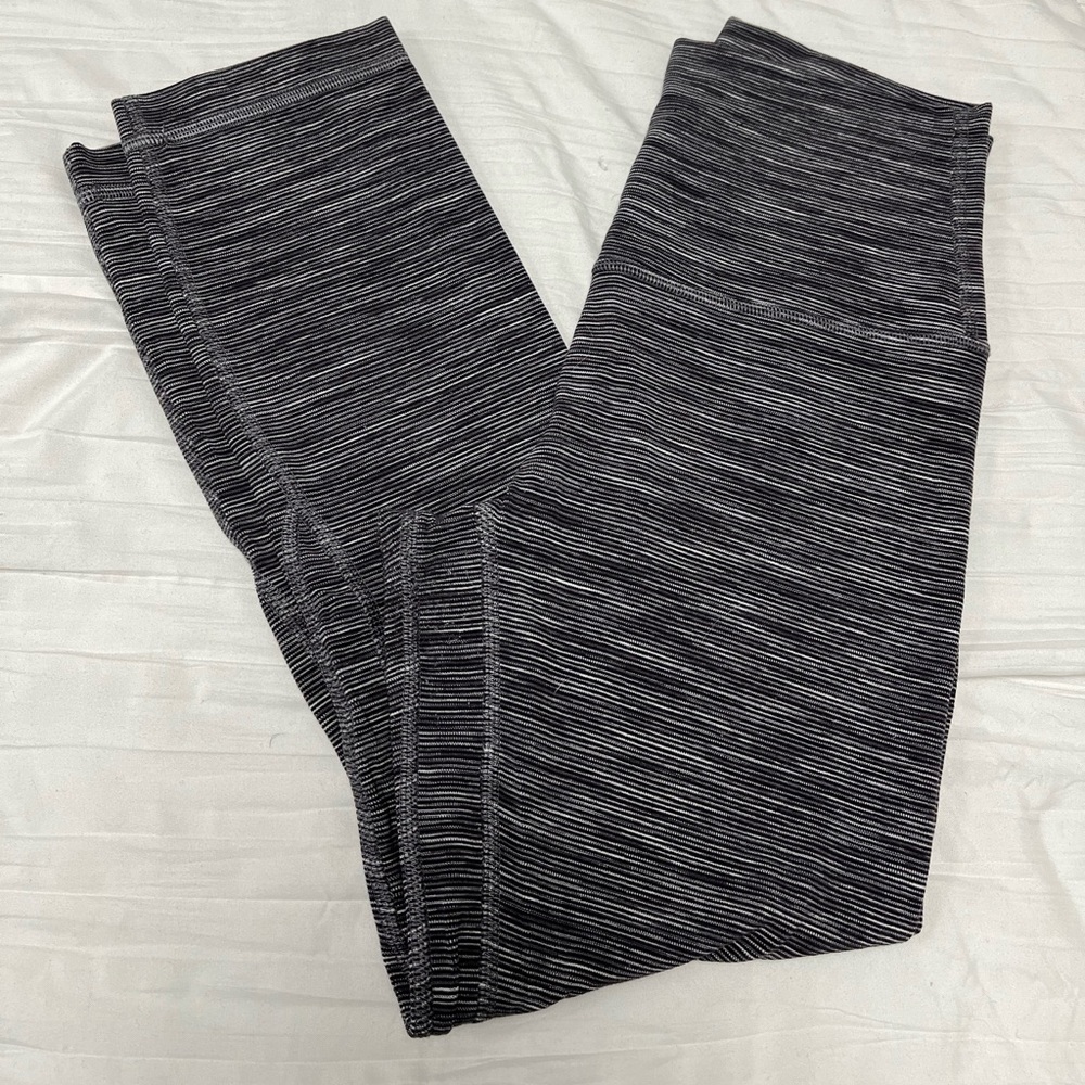 Lululemon Aligns 21” - Picture 3 of 6